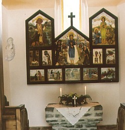 Der Altar und die Vordermauer